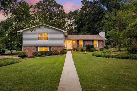 8 Rhodes Dr SE, Marietta, GA 30068