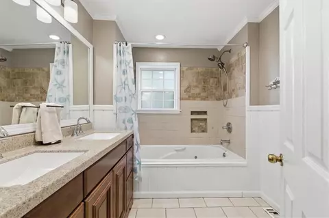 Bath - 112 Pine St, Calhoun, GA 30701 photo 1 of 2