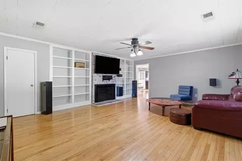 Living - 112 Pine St, Calhoun, GA 30701 photo 2 of 2
