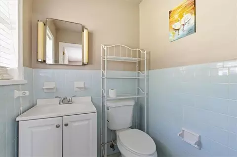 Bath - 112 Pine St, Calhoun, GA 30701 photo 2 of 2