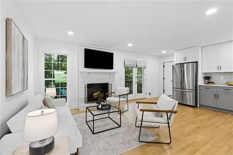 60 Willow Springs Ln, Roswell, GA 30075
