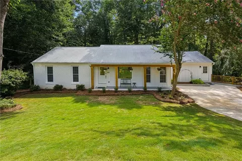 60 Willow Springs Ln, Roswell, GA 30075