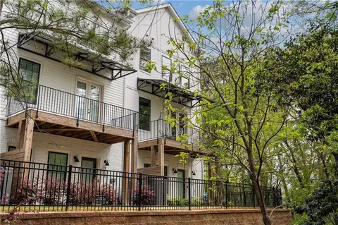 2004 Oak Ln NW, Atlanta, GA 30318