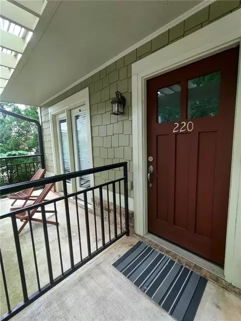 660 Barnett Shoals Rd #220, Athens, GA 30605