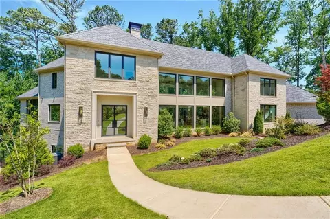 825 Kenry Ct, Atlanta, GA 30342