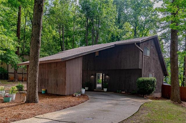 552 Edgefield Dr, Stone Mountain, GA 30087