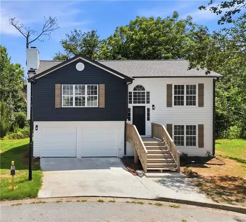 2704 Field Spring Dr, Lithonia, GA 30058