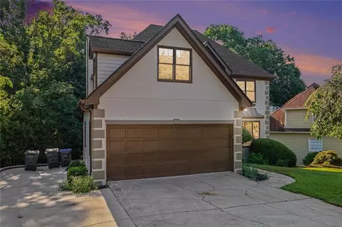 900 Secret Cove Dr, Sugar Hill, GA 30518
