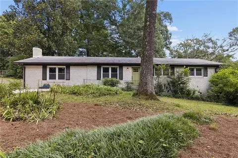 412 Derbyshire Dr, Stone Mountain, GA 30088