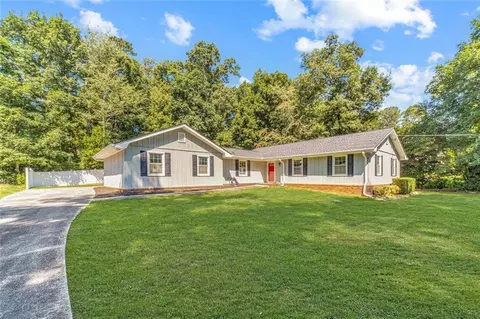 3245 Village Glen Trl S, Snellville, GA 30039