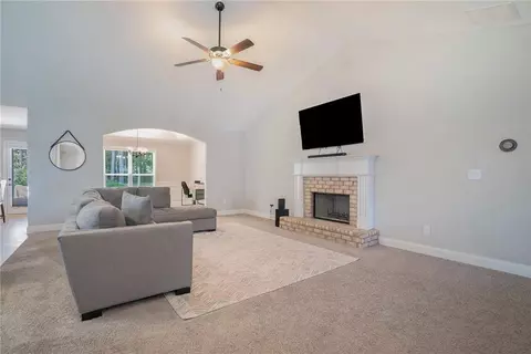 Living - 231 Camp Ct, Bethlehem, GA 30620 photo 4 of 5