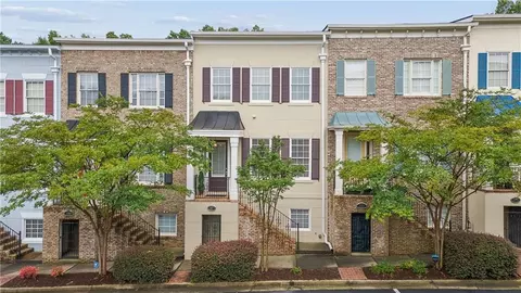 997 Pearl Pt, Sandy Springs, GA 30328