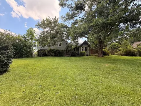 701 Victoria Ct, Woodstock, GA 30189