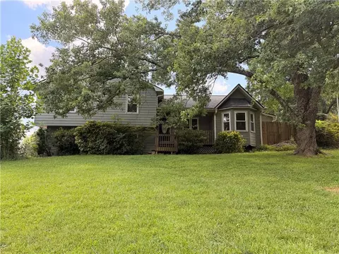 701 Victoria Ct, Woodstock, GA 30189