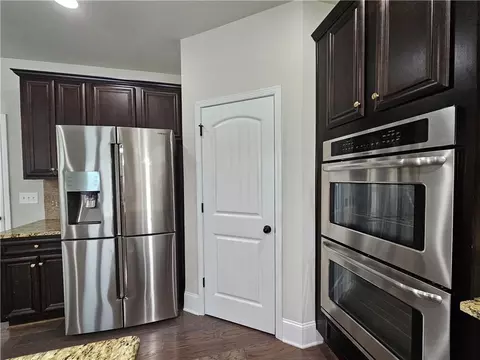 Kitchen - 1374 Slate Bend Dr, Dacula, GA 30019 photo 3 of 4