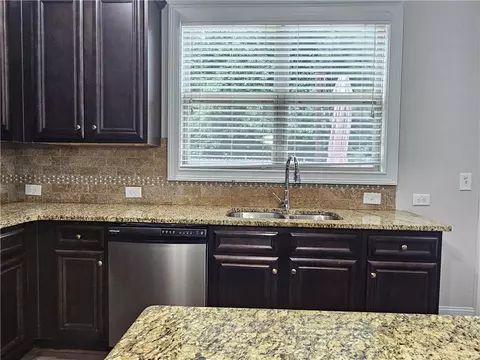 Kitchen - 1374 Slate Bend Dr, Dacula, GA 30019 photo 2 of 4