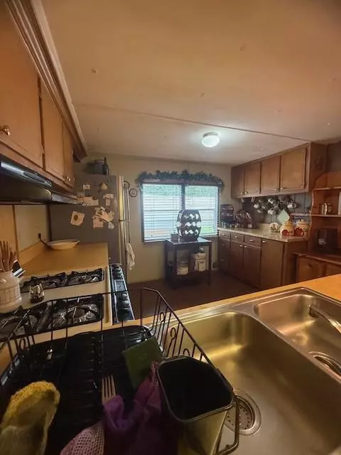 Kitchen - 313 Hillside Ct, Winder, GA 30680 photo 3 of 3