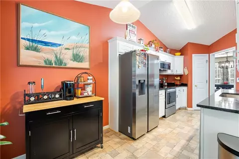 Kitchen - 323 Natchez Cir, Winder, GA 30680 photo 1 of 3