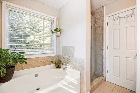 Bath - 323 Natchez Cir, Winder, GA 30680 photo 4 of 6
