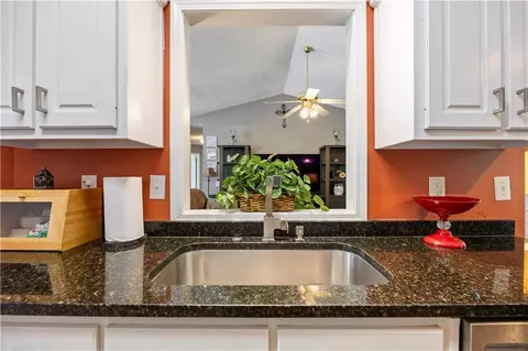 Kitchen - 323 Natchez Cir, Winder, GA 30680 photo 2 of 3