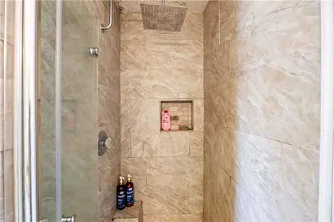 Bath - 323 Natchez Cir, Winder, GA 30680 photo 2 of 6