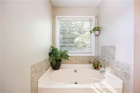 Bath - 323 Natchez Cir, Winder, GA 30680 photo 3 of 6