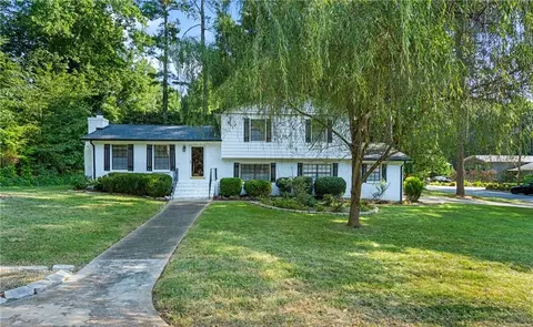 1236 Country Pine Dr, Ellenwood, GA 30294