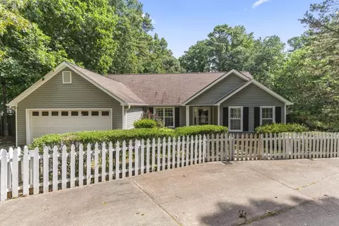 22 Maddox Rd SE, Acworth, GA 30102
