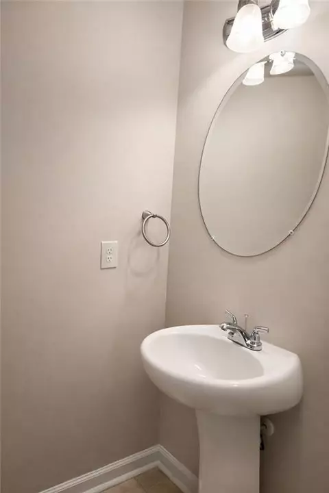 Bath - 1740 Snapping Ct, Winder, GA 30680 photo 1 of 3