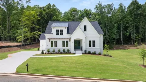 8350 Creekside Overlook Dr, Gainesville, GA 30506