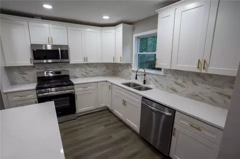 Kitchen - 4318 Buckingham Pl, Duluth, GA 30096 photo 2 of 3