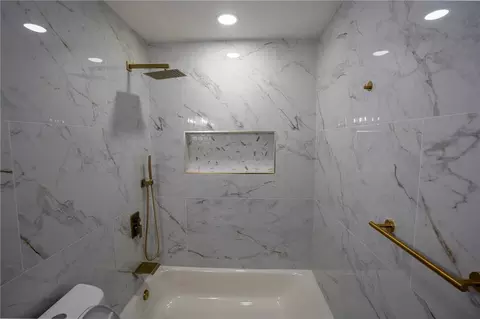 Bath - 4318 Buckingham Pl, Duluth, GA 30096 photo 6 of 7