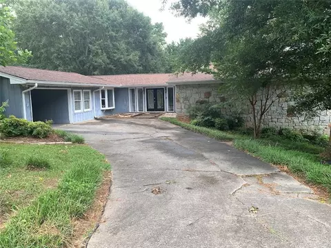 402 Emily Dr SW, Lilburn, GA 30047