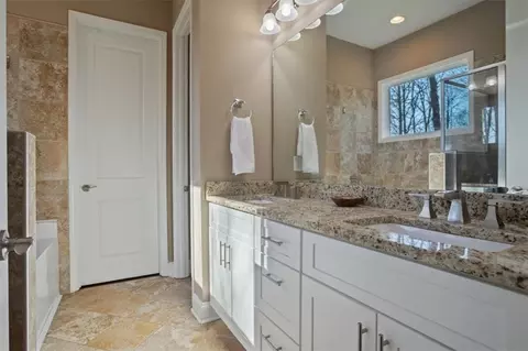Bath - 108 Madison Ct, Jasper, GA 30143 photo 3 of 7