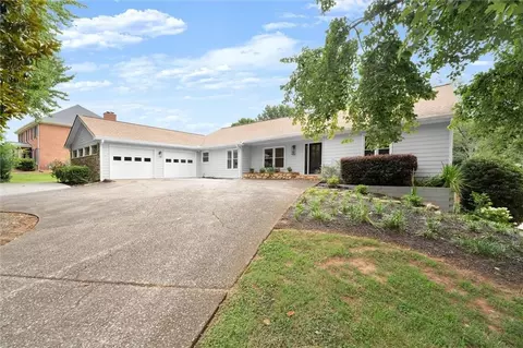 560 Saddle Creek Cir, Roswell, GA 30076