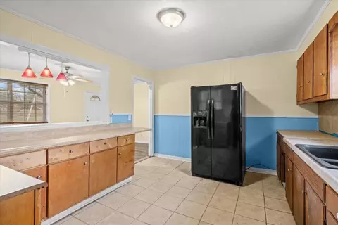 Kitchen - 133 Rolling Acres 2nd St, Calhoun, GA 30701 photo 6 of 8