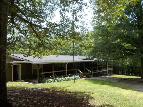 416 Old Jones Rd, Whitesburg, GA 30185