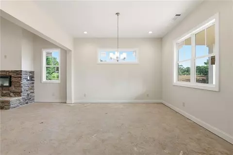Living - 109 Grove Park Dr, Cornelia, GA 30531 photo 2 of 8
