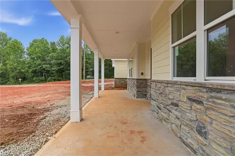 Exterior - 109 Grove Park Dr, Cornelia, GA 30531 photo 2 of 12