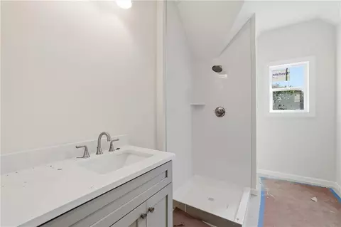 Bath - 109 Grove Park Dr, Cornelia, GA 30531 photo 6 of 7