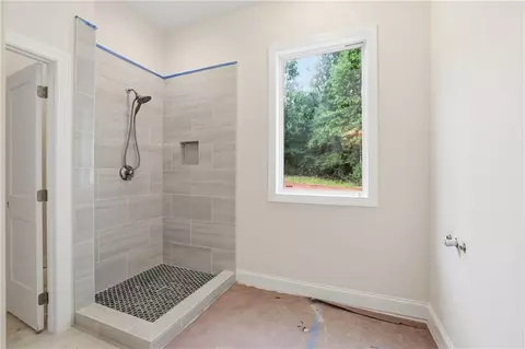 Bath - 109 Grove Park Dr, Cornelia, GA 30531 photo 4 of 7