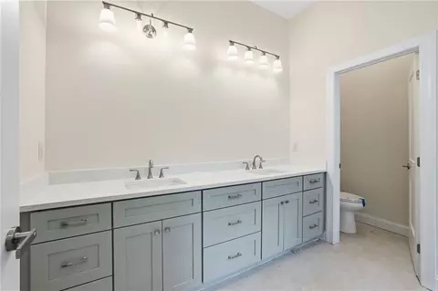 Bath - 109 Grove Park Dr, Cornelia, GA 30531 photo 2 of 7