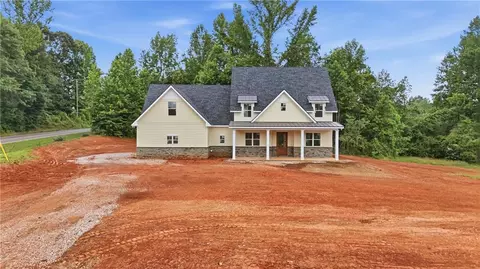 Exterior - 109 Grove Park Dr, Cornelia, GA 30531 photo 11 of 12