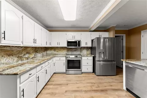 Kitchen - 1961 Cedar Bluff Rd, Monroe, GA 30656 photo 2 of 4