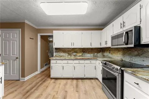 Kitchen - 1961 Cedar Bluff Rd, Monroe, GA 30656 photo 4 of 4