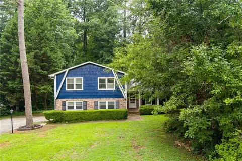 245 Pinetree Dr, Marietta, GA 30068