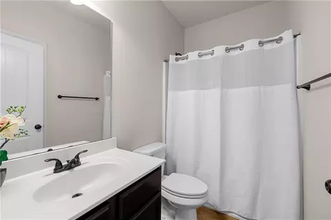 Bath - 3256 Alhambra Cir, Hampton, GA 30228 photo 1 of 3