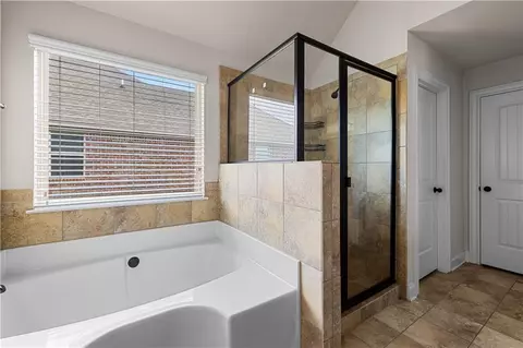 Bath - 3256 Alhambra Cir, Hampton, GA 30228 photo 2 of 3