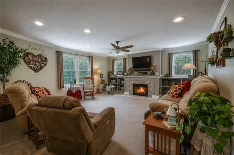 6623 N Seminole Dr, Douglasville, GA 30135