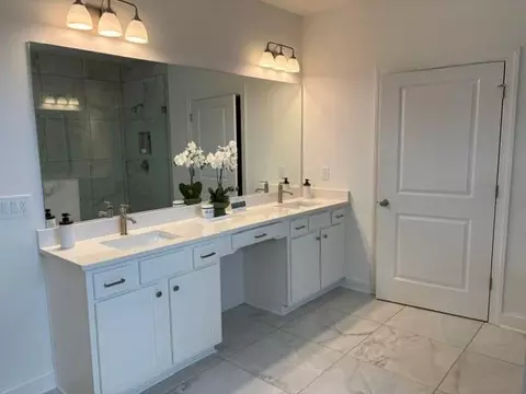 Bath - 433 Edgewater Chase, Canton, GA 30115 photo 3 of 5